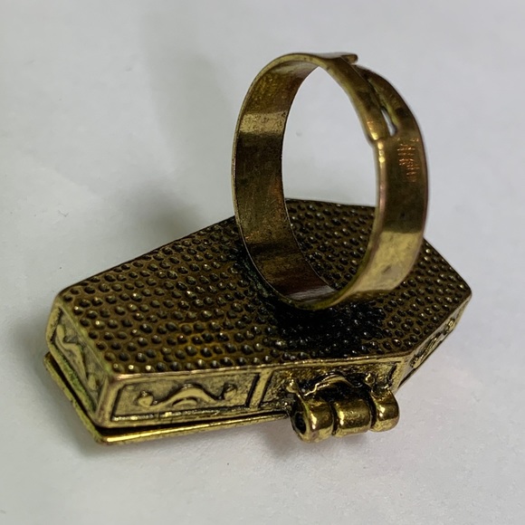 Vampire Coffin Ring Halloween Costume Accessories - Picture 6 of 8